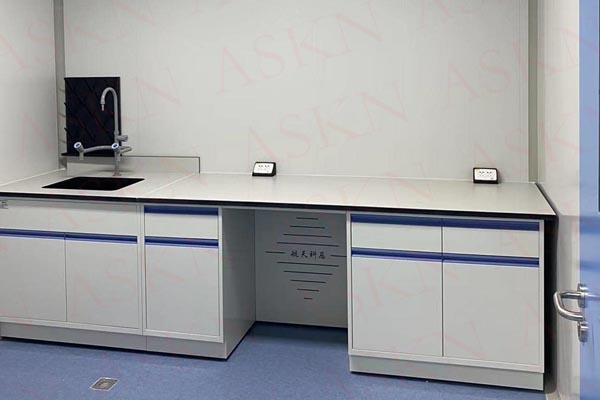 選購(gòu)實(shí)驗(yàn)室家具要考慮哪些問題？