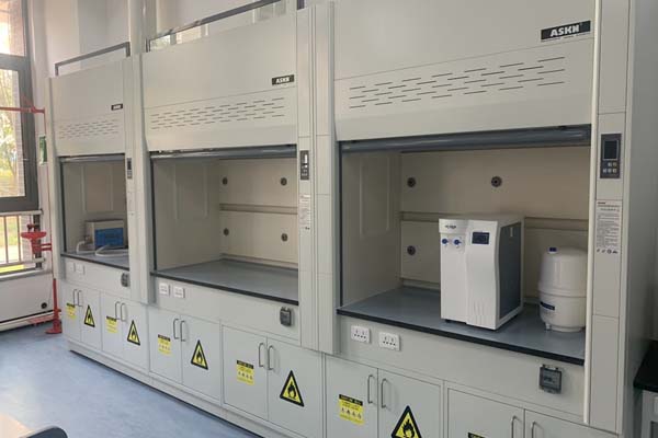 通風(fēng)柜通風(fēng)櫥使用時(shí)需要注意的安全事項(xiàng)