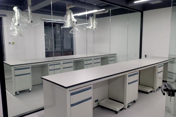 全新全鋼實驗臺費用是多少？