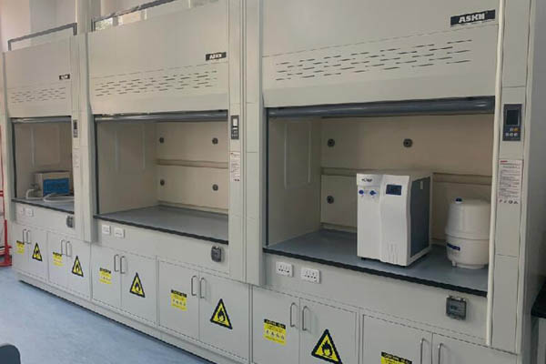 實(shí)驗(yàn)臺(tái)通風(fēng)柜哪個(gè)廠家好？選擇優(yōu)質(zhì)品牌的秘訣